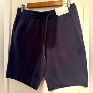 Stylus shorts w/ side pockets, Size M with tags